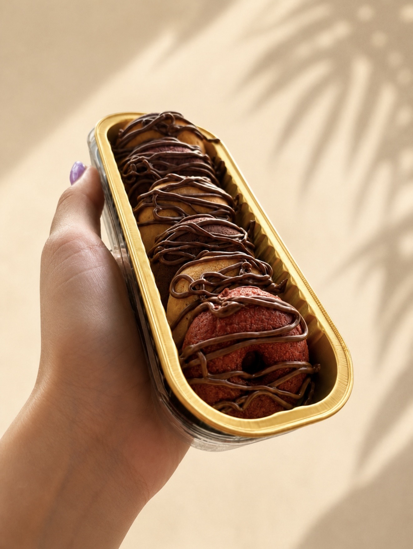 Bandeja de mini donas de Caracola con chocolate